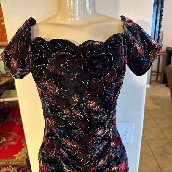 VNTG BURNOUT VELVET SCALLOP TRIM FITTED COTTAGECORE MINI DRESS BY STEPPIN’ OUT 9 - Picture 2 of 12